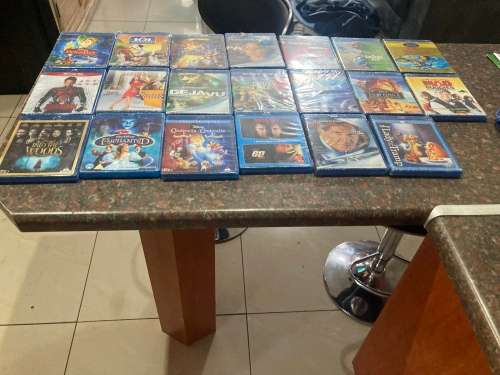 Yamaha BD-S681 Universal Disc Player (free 10 bluray discs andHDMI cable)