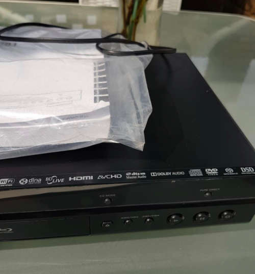 Yamaha BD-S681 Universal Disc Player (free 10 bluray discs andHDMI cable)