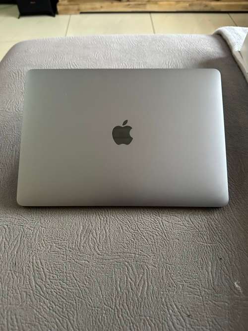 Apple MacBook Air 13` 2020 M1 (battery count 32)