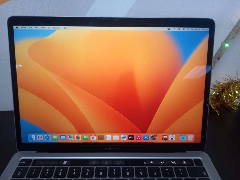 MacBook Pro M2  (2022)(46 cycle count - NEW CONDITION)