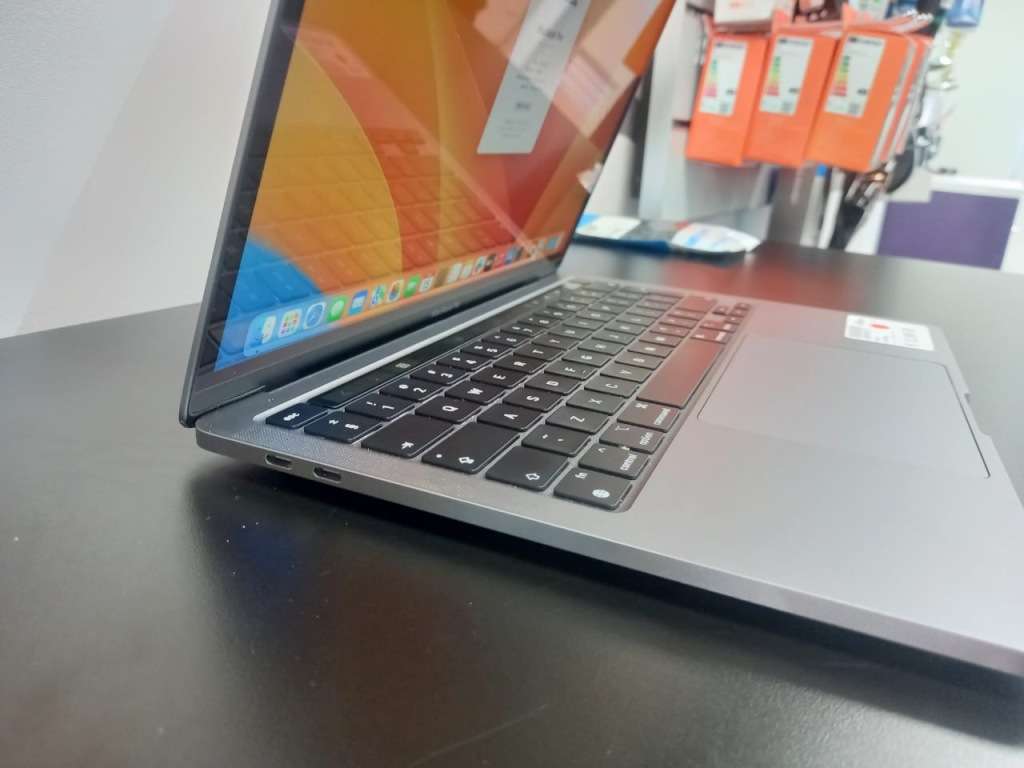 MacBook Pro M2  (2022)(46 cycle count - NEW CONDITION)