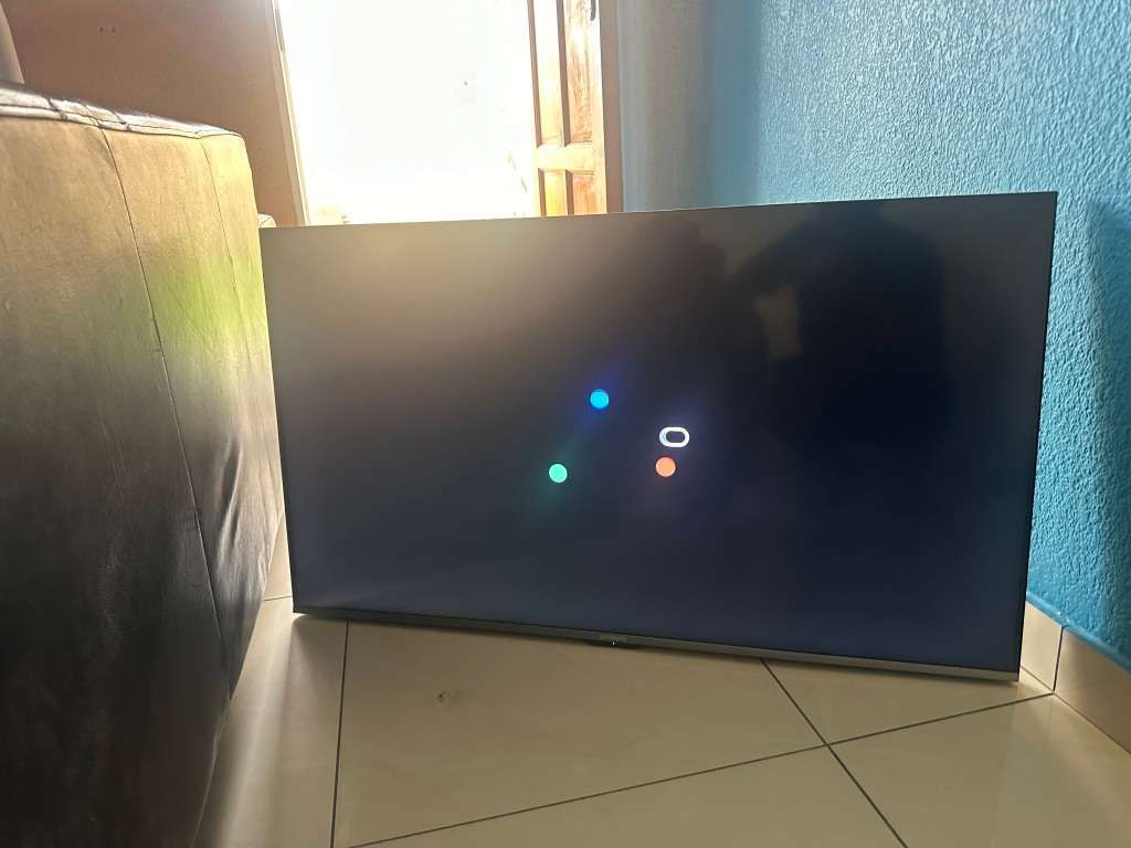 Skyworth 50 smart Tv (Faulty, Please read description and pictures)