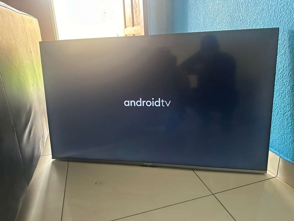 Skyworth 50 smart Tv (Faulty, Please read description and pictures)