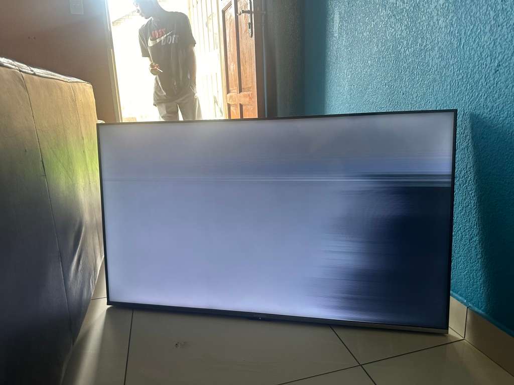 Skyworth 50 smart Tv (Faulty, Please read description and pictures)