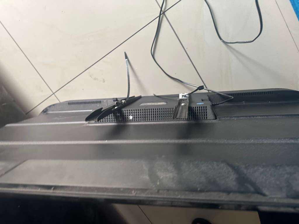 Skyworth 50 smart Tv (Faulty, Please read description and pictures)