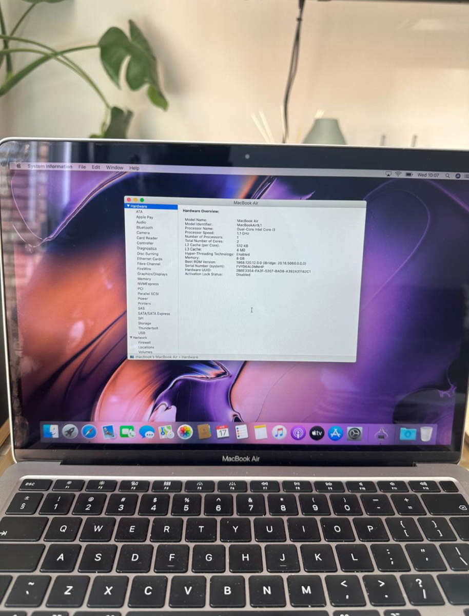 2020 Macbook Air 13 Inch Intel Core i3 (256 SSD)8GB RAM