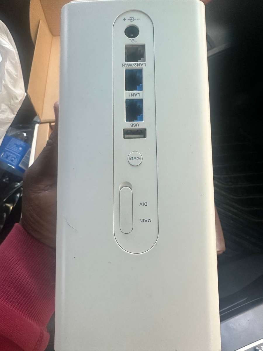 Huawei B618 4G LTE Router - Takes SIM Card 64 Devices