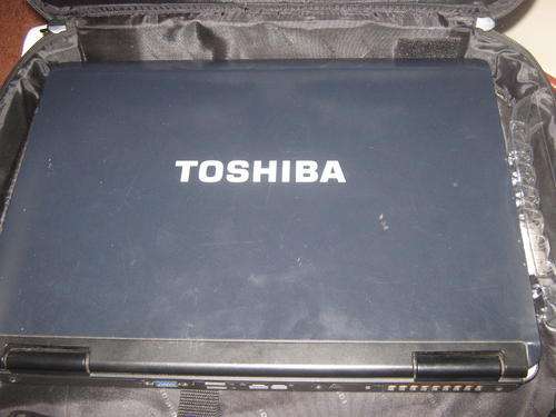 TOSHIBA  LAP  TOP  COMPUTER