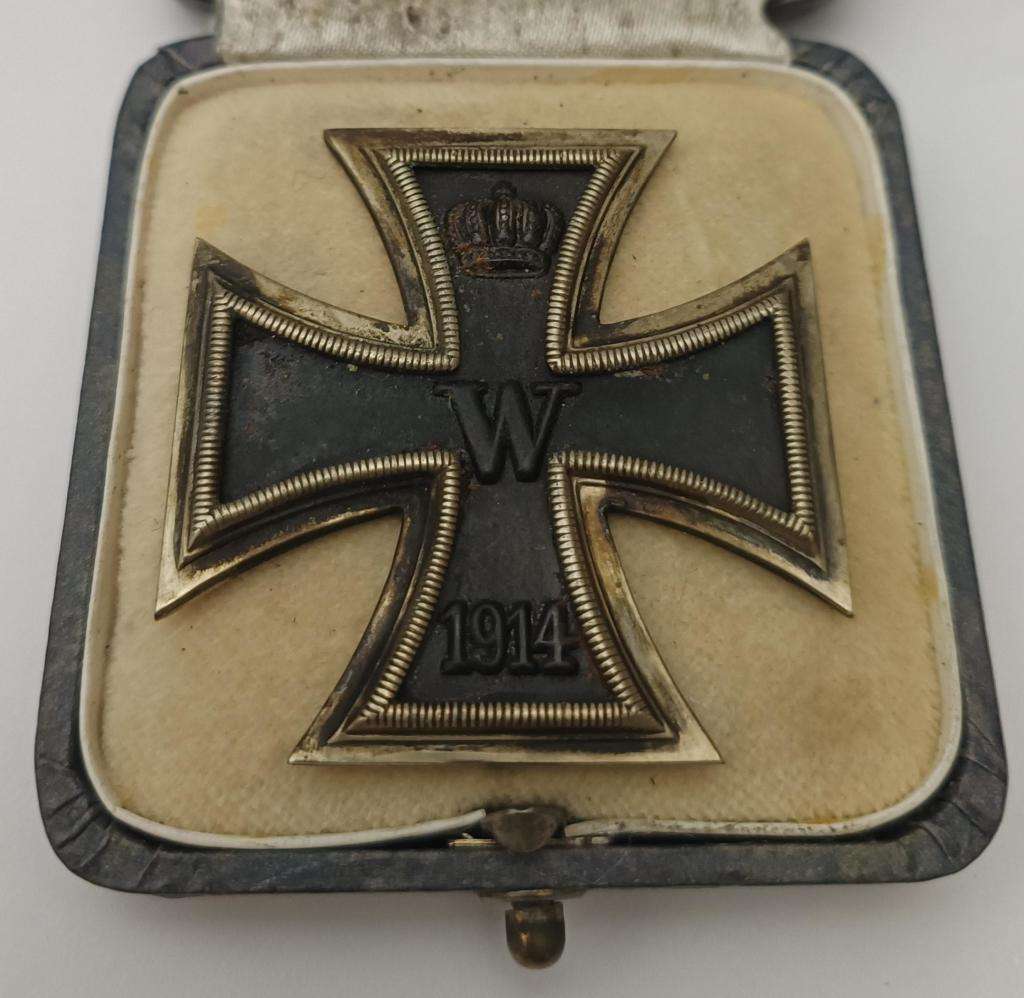 WORLD WAR 1 - IRON CROSS FIRST CLASS - WITH BOX --MAKERS MARKS