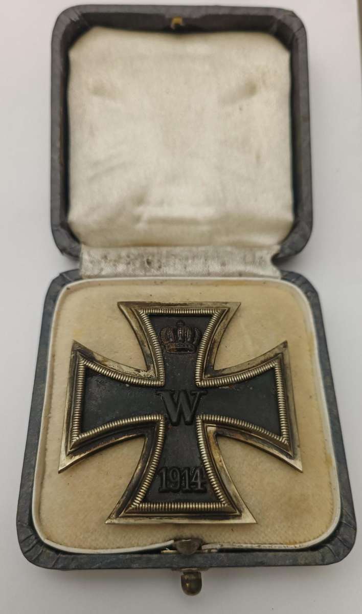 WORLD WAR 1 - IRON CROSS FIRST CLASS - WITH BOX --MAKERS MARKS