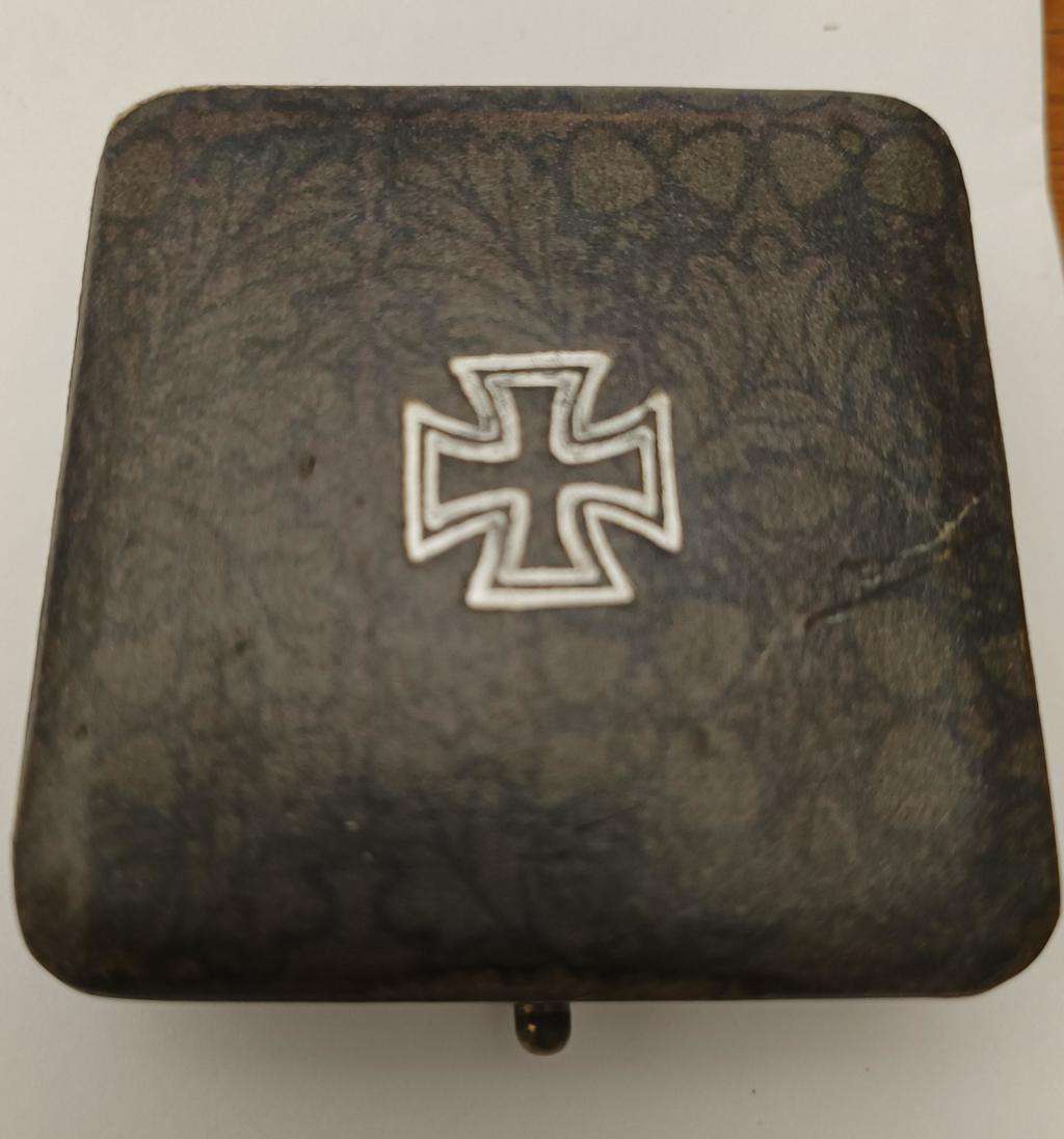 WORLD WAR 1 - IRON CROSS FIRST CLASS - WITH BOX --MAKERS MARKS