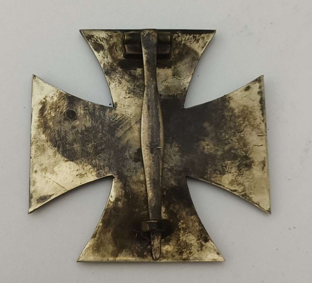 WORLD WAR 1 - IRON CROSS FIRST CLASS - WITH BOX --MAKERS MARKS