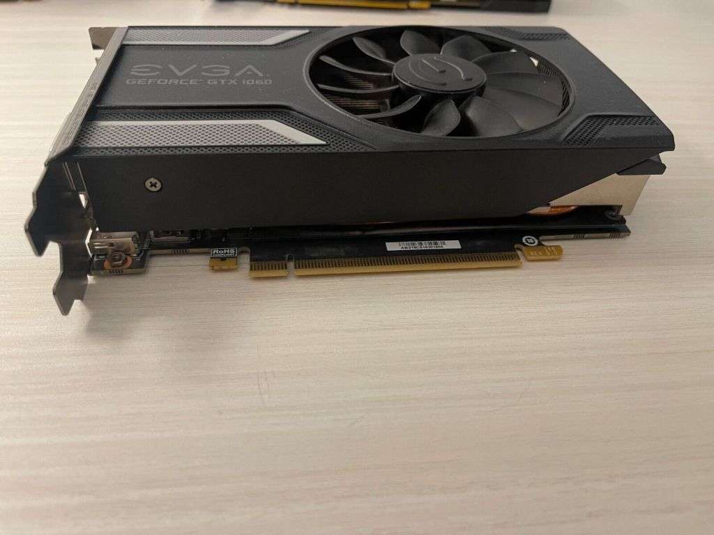 EVGA GTX 1060 6GB SUPER CLOCKED Edition ** GAMING GRAPHICS CARD ** NEVER MINED ** GOOD CONDITION **