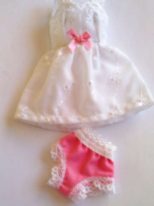 Barbie summer nightie and panties with dressing gown. (H)