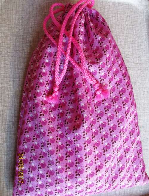 Barbie SUMMER HOLIDAY No2 : 6 outfits plus SLEEPING BAG and CARRY BAG.