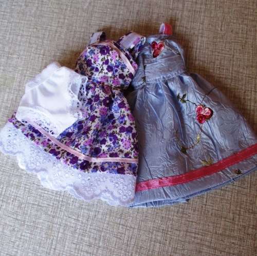 Barbie SUMMER HOLIDAY No2 : 6 outfits plus SLEEPING BAG and CARRY BAG.