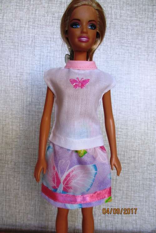 Barbie SUMMER HOLIDAY No2 : 6 outfits plus SLEEPING BAG and CARRY BAG.
