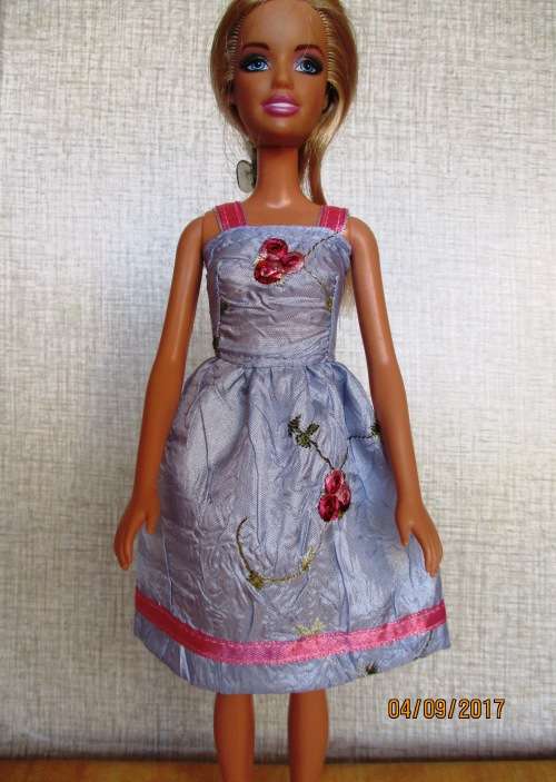 Barbie SUMMER HOLIDAY No2 : 6 outfits plus SLEEPING BAG and CARRY BAG.