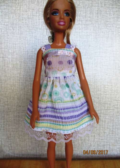 Barbie SUMMER HOLIDAY No2 : 6 outfits plus SLEEPING BAG and CARRY BAG.