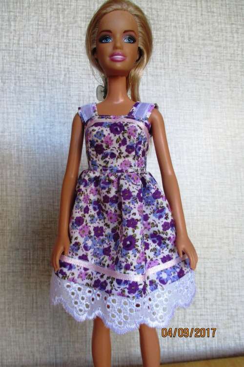 Barbie SUMMER HOLIDAY No2 : 6 outfits plus SLEEPING BAG and CARRY BAG.