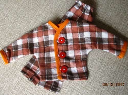 Ken - Barbie - winter pyjamas in brown check.