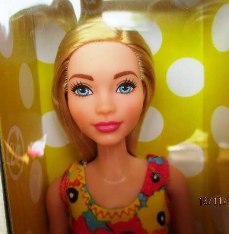 Barbie doll NEW IN BOX - blonde Mona Lisa smile