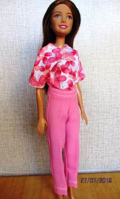 Barbie doll's fitted pink pants + pink print T-shirt
