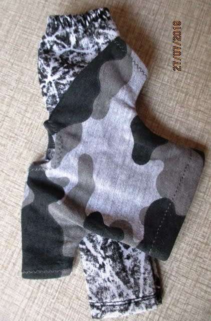 Ken doll's print pants + grey camouflage T-shirt