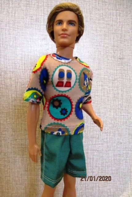 Ken doll's shorts and T-shirt - green + robots