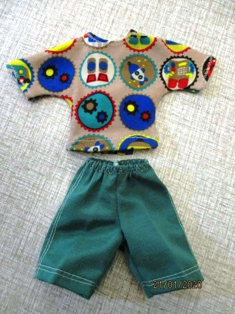 Ken doll's shorts and T-shirt - green + robots