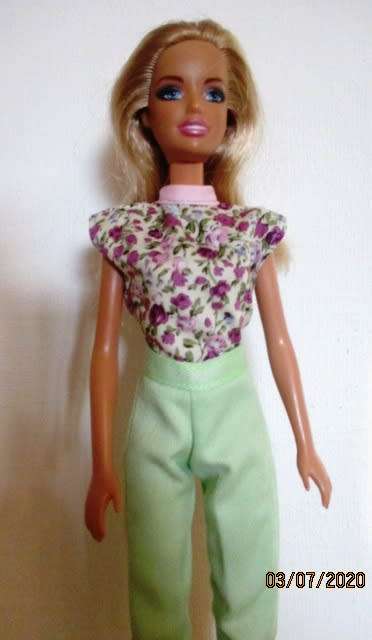 Barbie doll`s winter warmers set - six items plus belt - greenpink