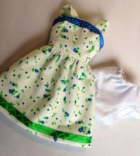 Barbie doll`s SUMMER HOLIDAY set No.13 - 5 outfits plus sleeping bag