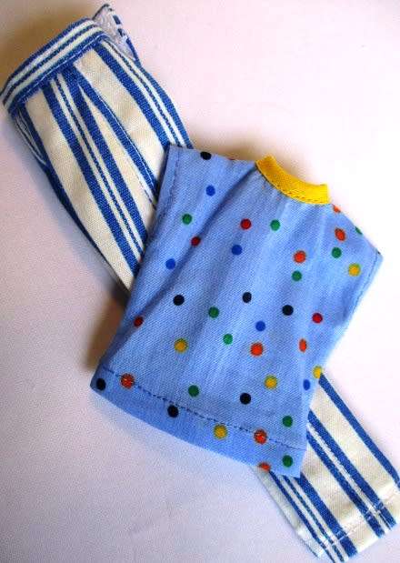 Barbie doll`s SUMMER HOLIDAY set No.13 - 5 outfits plus sleeping bag