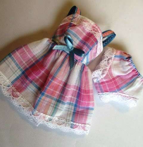 Barbie doll`s SUMMER HOLIDAY set No.13 - 5 outfits plus sleeping bag