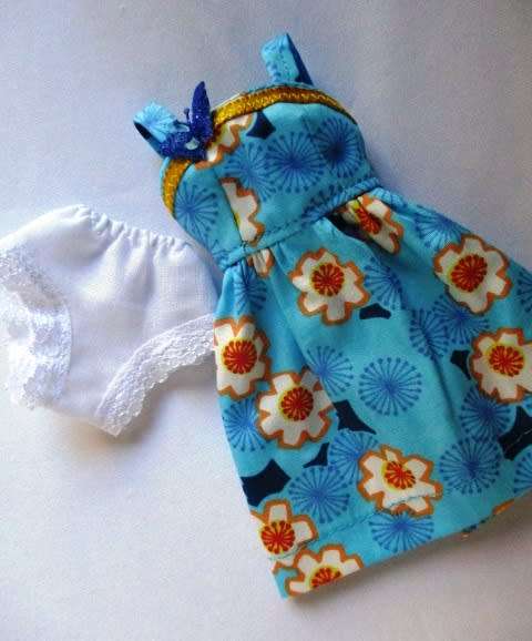 Barbie doll`s Summer Holiday set No 12 - 5 outfits + sleeping bag