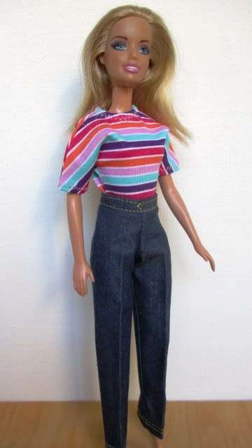 Barbie doll`s Summer Holiday set No 12 - 5 outfits + sleeping bag