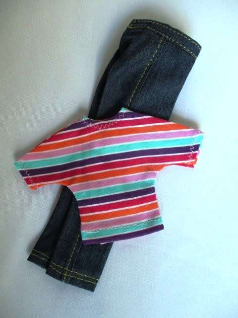 Barbie doll`s Summer Holiday set No 12 - 5 outfits + sleeping bag