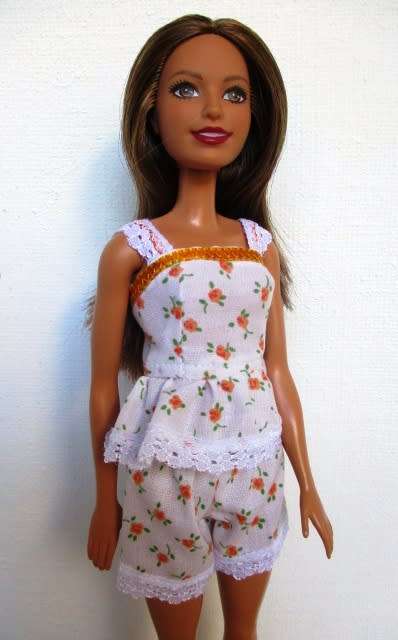 Barbie doll`s Summer Holiday set No 12 - 5 outfits + sleeping bag