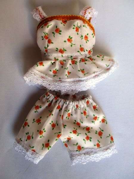 Barbie doll`s Summer Holiday set No 12 - 5 outfits + sleeping bag