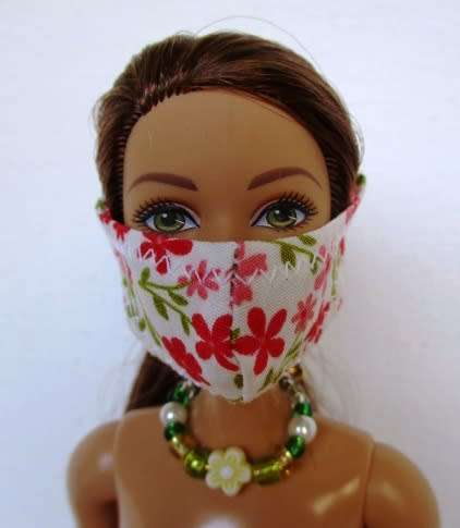 Barbie doll`s shopping bag and necklace set