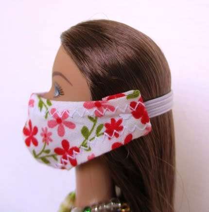 Barbie doll`s shopping bag and necklace set