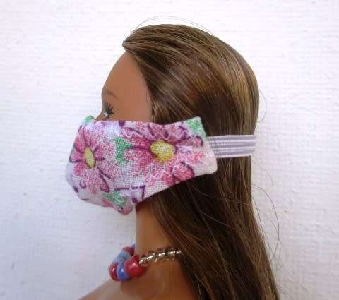 Barbie doll`s shopping bag and necklace set