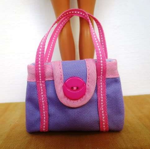 Barbie doll`s shopping bag and necklace set