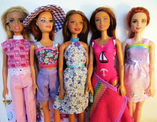 Barbie doll`s Summer Holiday Number 14 - 5 outfits plus sleeping bag
