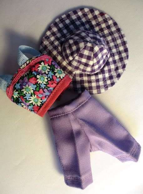 Barbie doll`s Summer Holiday Number 14 - 5 outfits plus sleeping bag