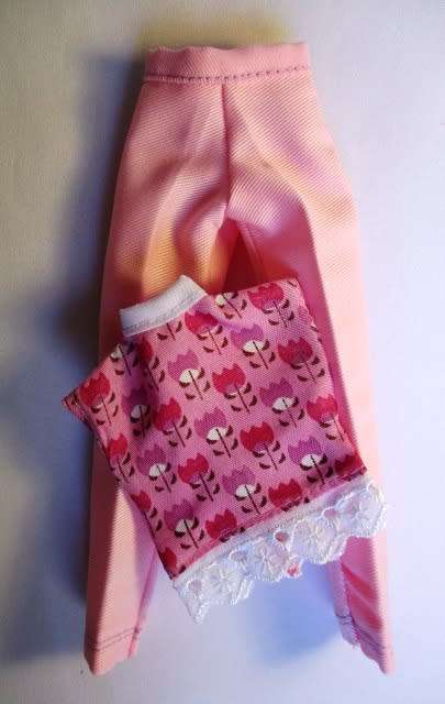 Barbie doll`s Summer Holiday Number 14 - 5 outfits plus sleeping bag