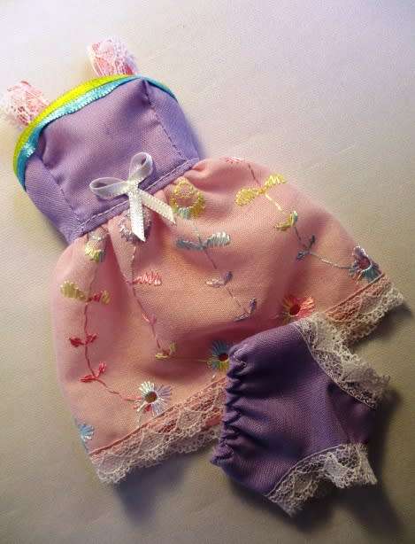 Barbie doll`s Summer Holiday Number 14 - 5 outfits plus sleeping bag