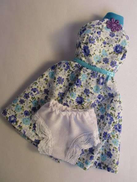 Barbie doll`s Summer Holiday Number 14 - 5 outfits plus sleeping bag