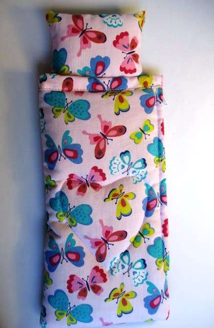 Barbie doll`s Summer Holiday Number 14 - 5 outfits plus sleeping bag