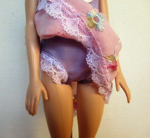 Barbie doll`s Summer Holiday Number 14 - 5 outfits plus sleeping bag